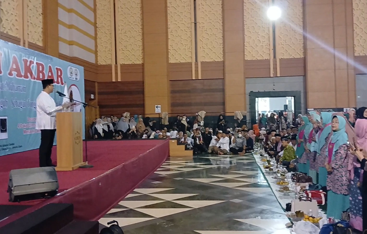 Anies Baswedan Minta Ibu-Ibu Majelis Taklim Dukung Dirinya di Pilkada Jakarta 2024