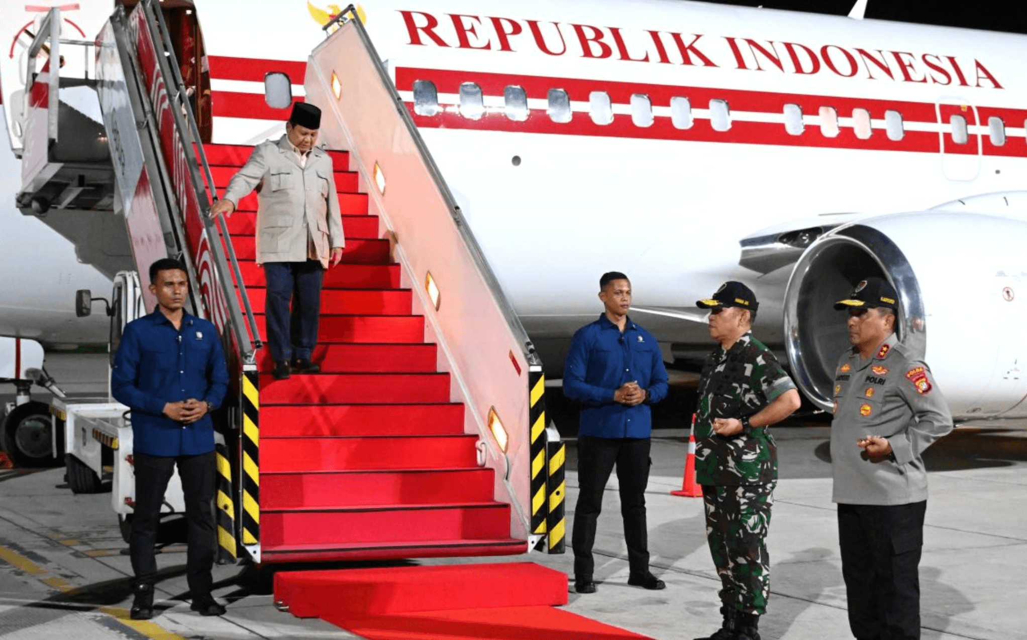 Prabowo Tiba di Tanah Air, Bawa 'Oleh-Oleh' dari Kunjungan ke India dan Malaysia