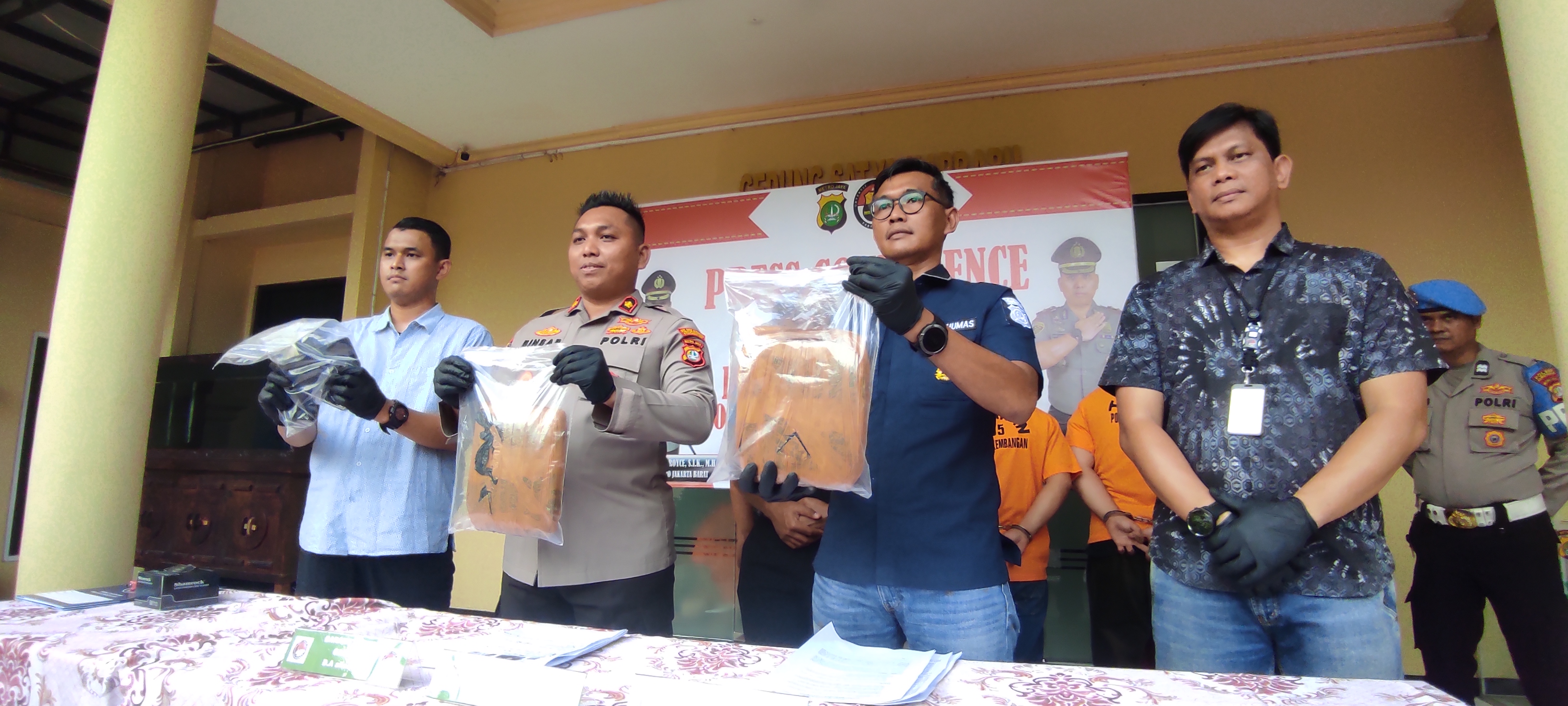 Polsek Kembangan Tangkap 3 Pengedar di Tangerang, 2 Orang Disergap Saat Transaksi Narkoba