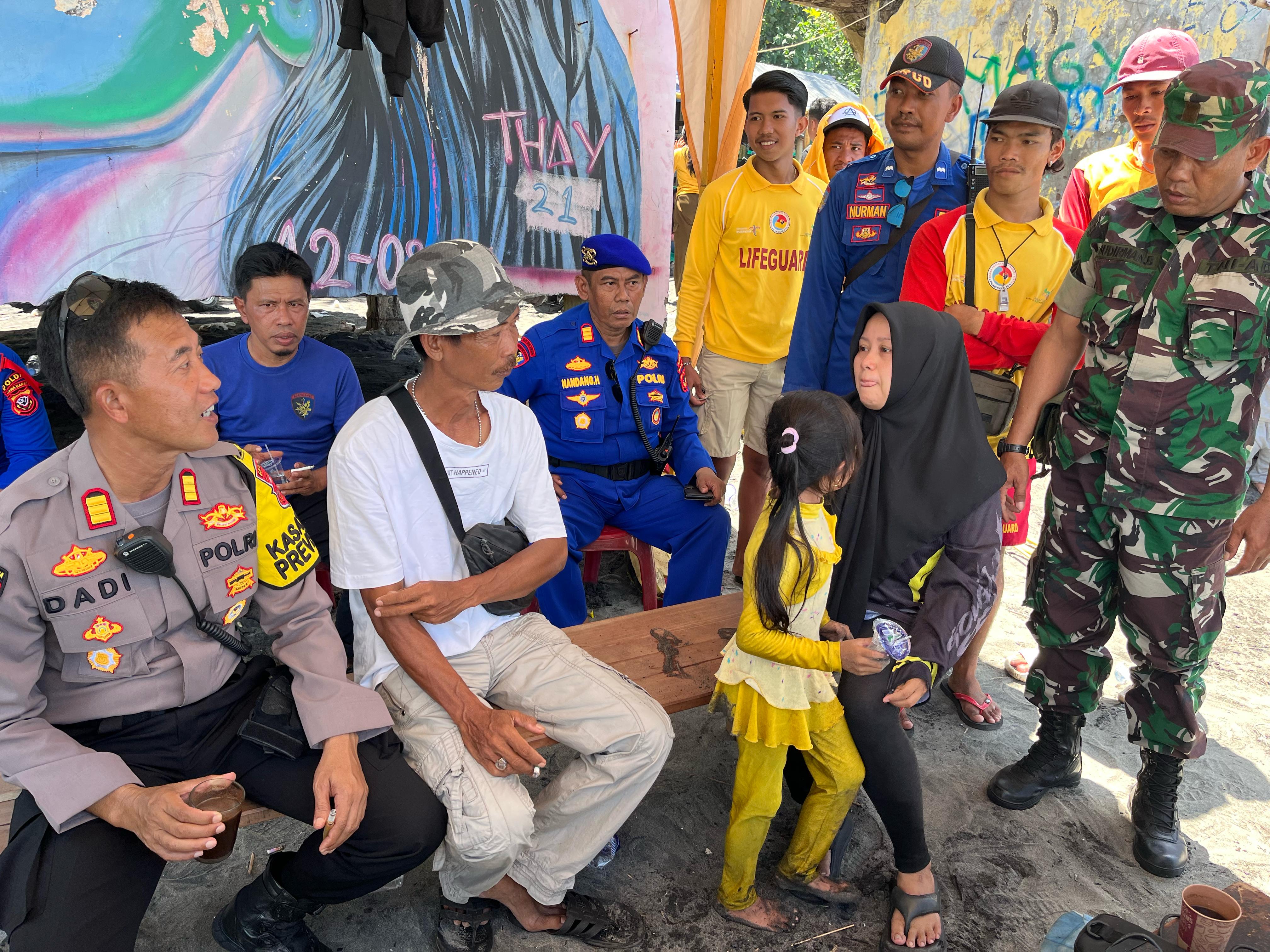 Berakhir Haru, Anak Perempuan yang Tersesat di Pantai Karang Hawu Kembali ke Pelukan Ibu