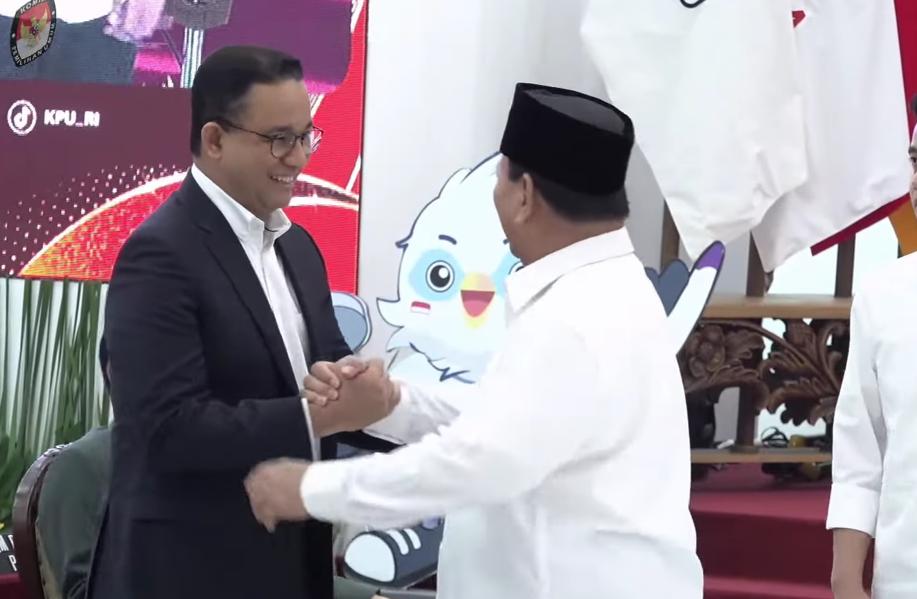 Guyonan Prabowo Kepada Anies, 'Saya Tahu Senyuman Anda Berat Sekali'