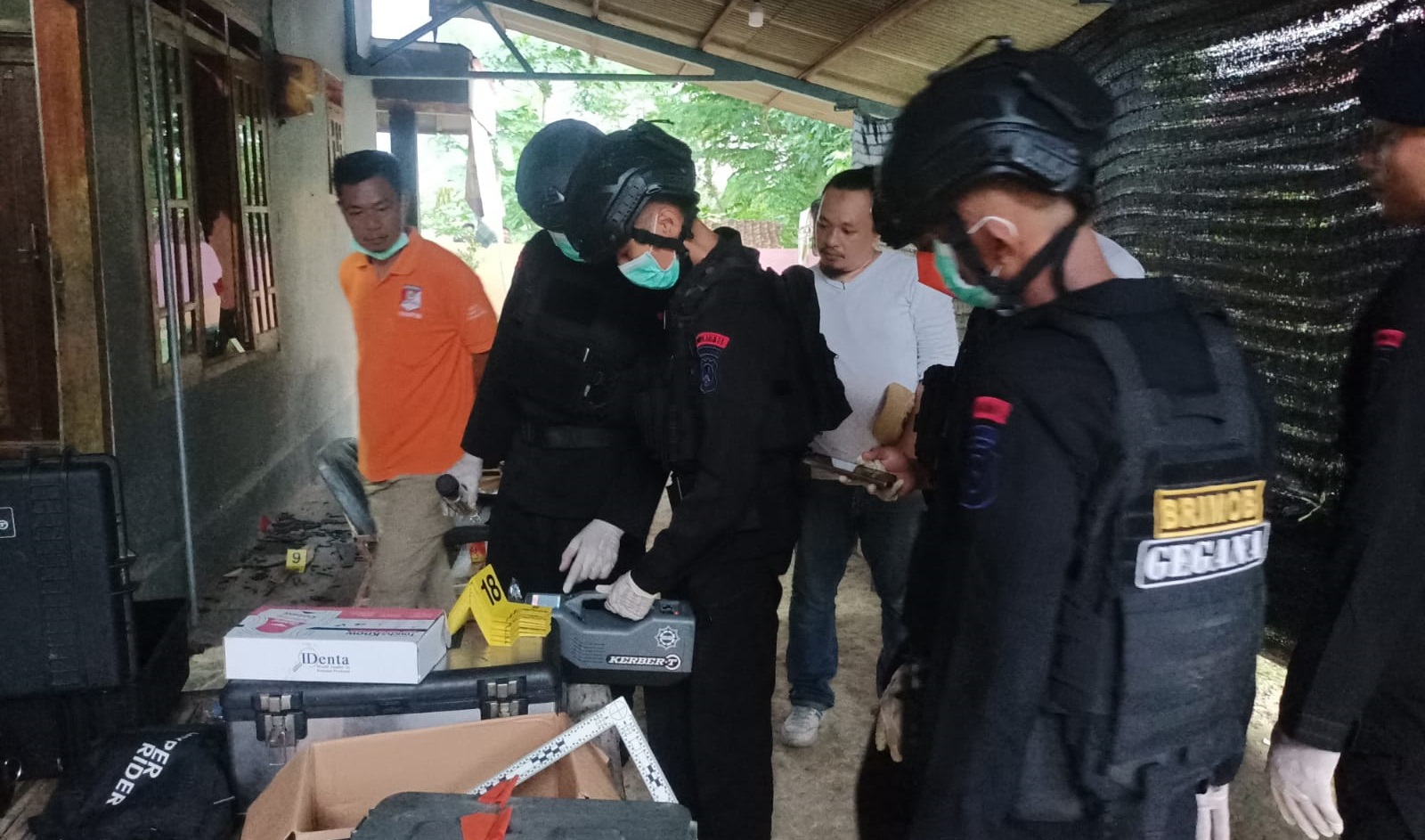 Ledakan Misterius Terdengar dari Rumah Seorang Guru PNS di Pamekasan, Tim Gegana Sampai Turun Tangan 