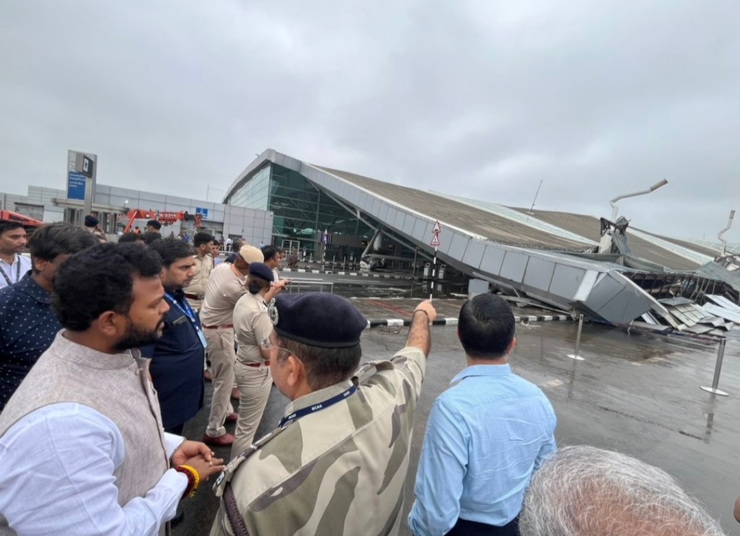 Atap T1 Bandara Delhi India Ambruk Sebabkan 1 Meninggal dan 6 Luka-luka, Semua Penerbangan Dibatalkan