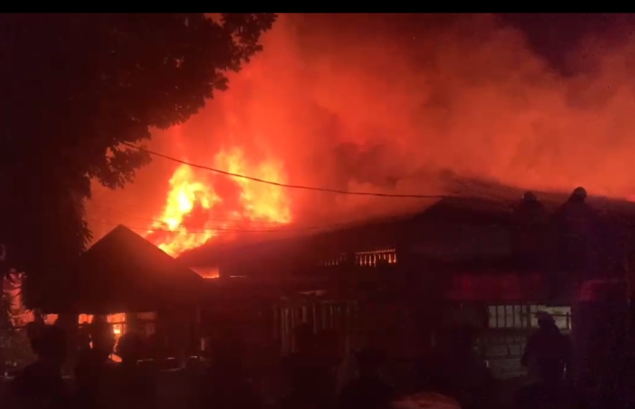 Pasar Taman Puring Kebakaran, 26 Unit Mobil Pemadam Diturunkan
