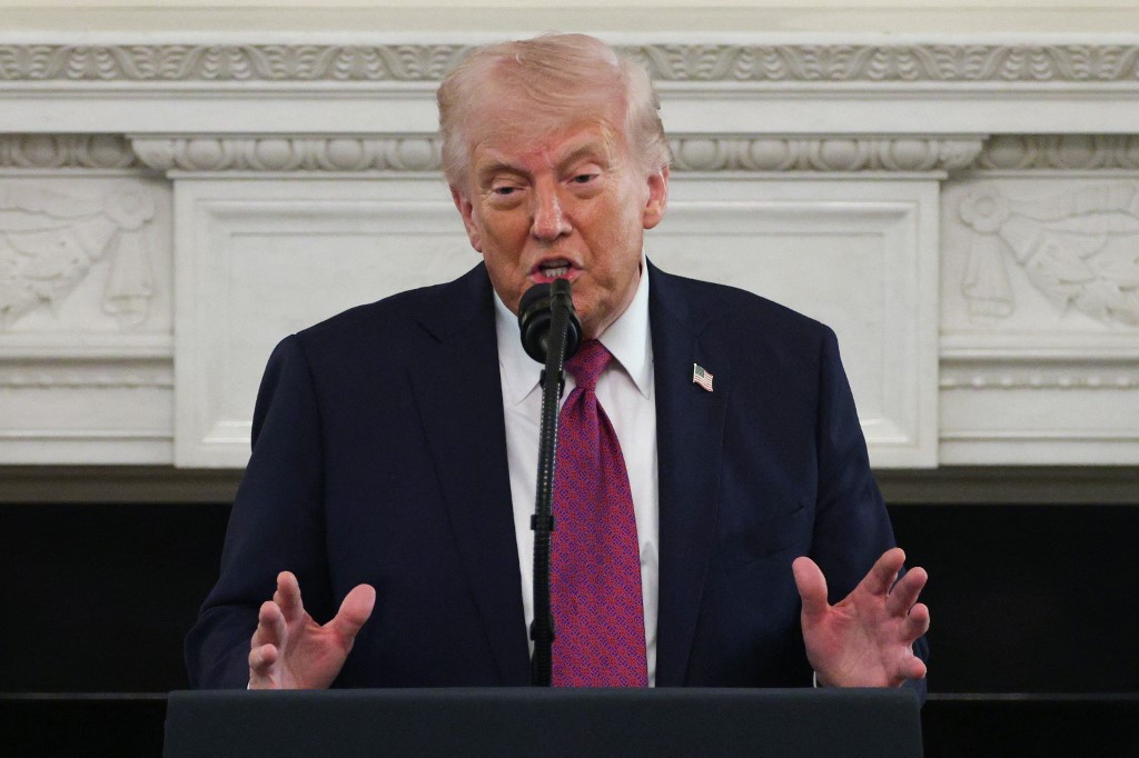 Trump Perpanjang Gencatan Senjata dengan Iran, Blokade Laut Tetap Dipertahankan