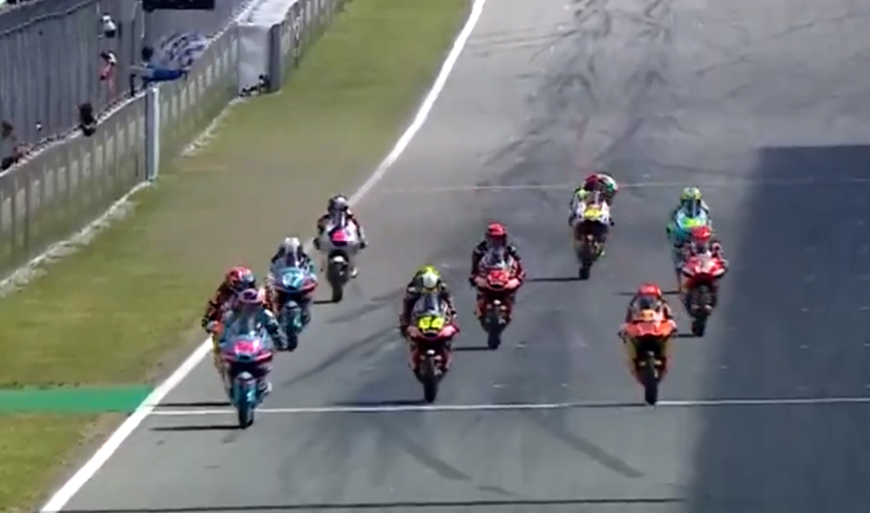 Veda Ega Salip 12 Pembalap di Catalunya, Pertahankan Posisi 5 Klasmen Sementara Moto3 2026
