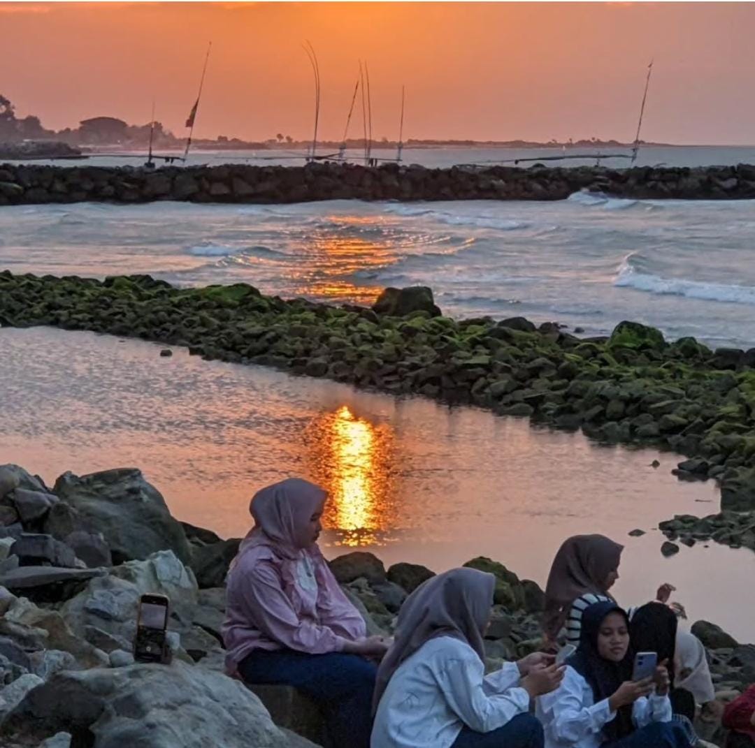 5 Rekomendasi Pantai Favorit yang ada di Lasem sebagai Latar Tempat Film Pernikahan Arwah