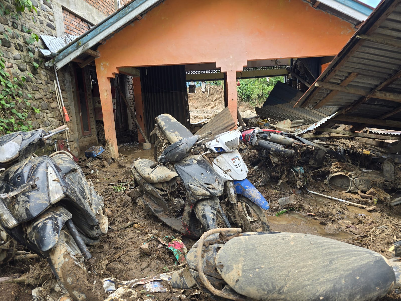 Sore Mencekam di Pelosok Agam, 2 Desa Tenggelam Banjir Bandang
