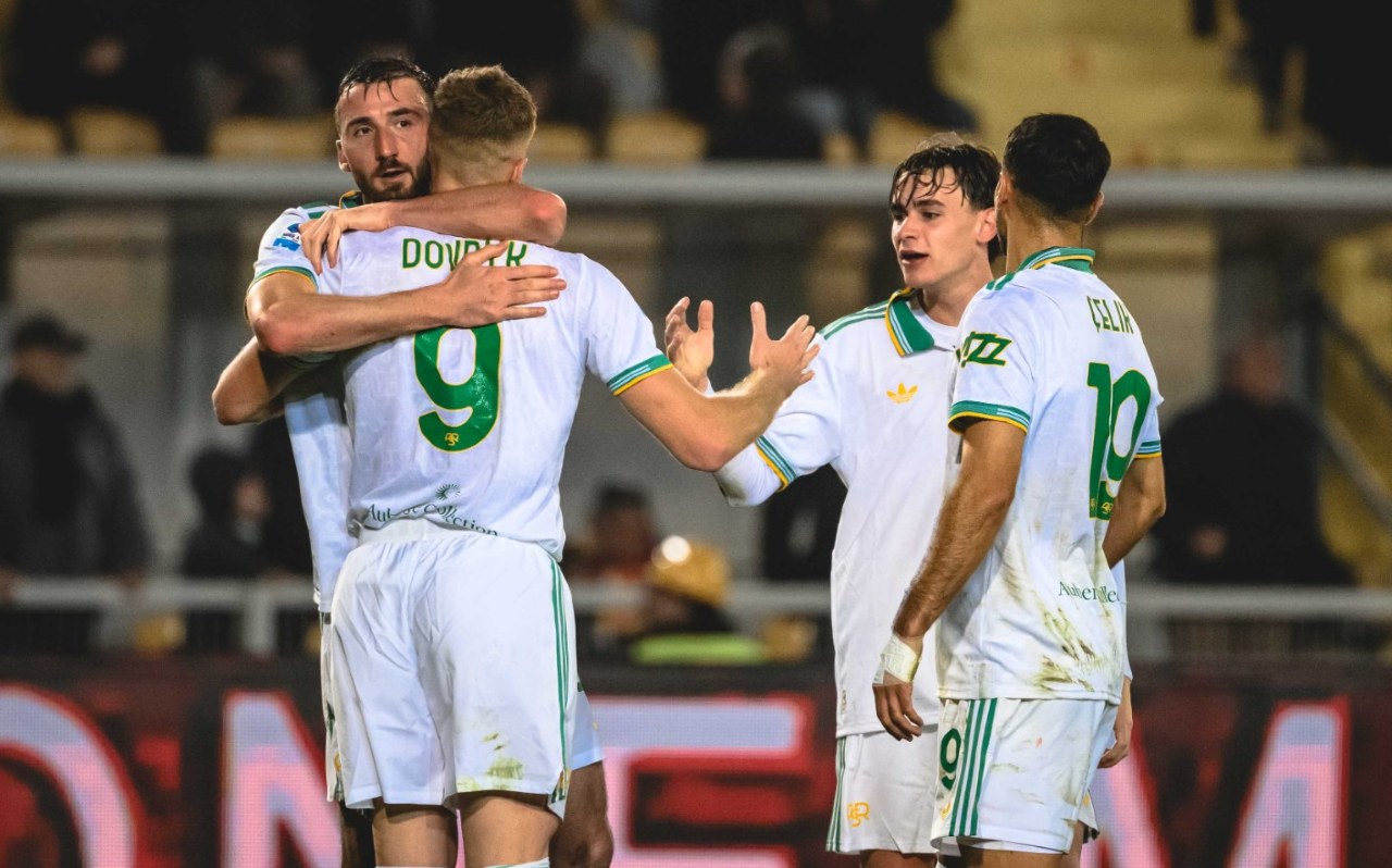 Lecce vs AS Roma 0-2, Giallorossi (Sementara) Salip Juventus dan Como di 4 Besar!