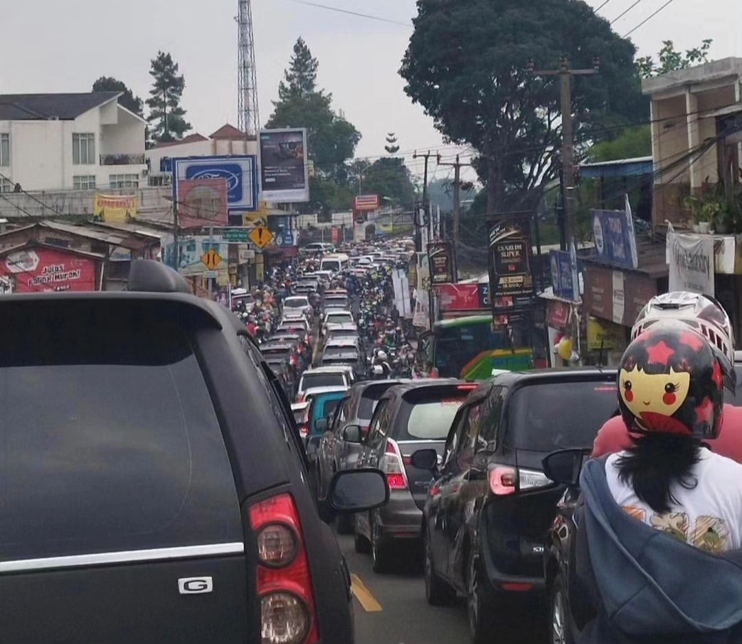 Puncak Arus Balik, Polisi Berlakukan One Way di Jalur Puncak Arah Jakarta
