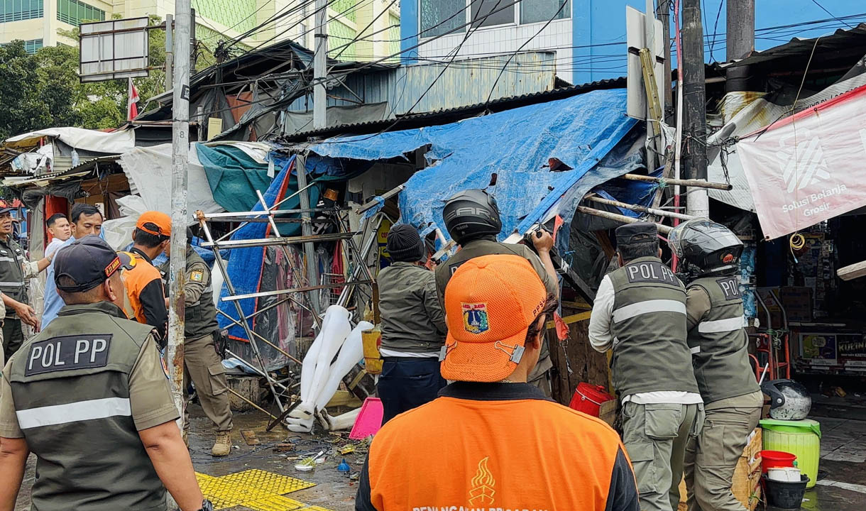 PKL di Trotoar Tanah Abang Disikat Habis, Kembalikan Fungsi untuk Pejalan Kaki   