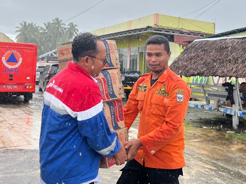 Pertamina Salurkan Bantuan Darurat ke Wilayah Terdampak Banjir dan Longsor di Sumatera