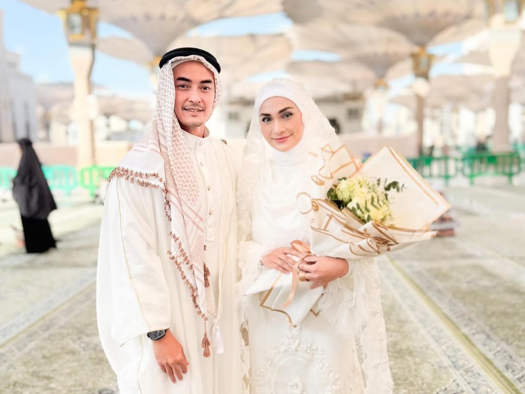 Zumi Zola dan Putri Zulkifli Hasan Resmi Menikah di Masjid Nabawi Madinah