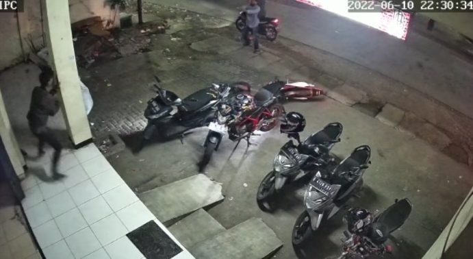 Waduh! Pencuri Motor Berpistol Membabi Buta Tembaki Warga Usai Diteriaki Maling di Bekasi, Korban Selamat?