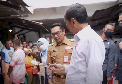 Kocaknya Aksi Jokowi Pamer Main Lato-lato, Ridwan Kamil Bocorkan Mood Presiden saat itu