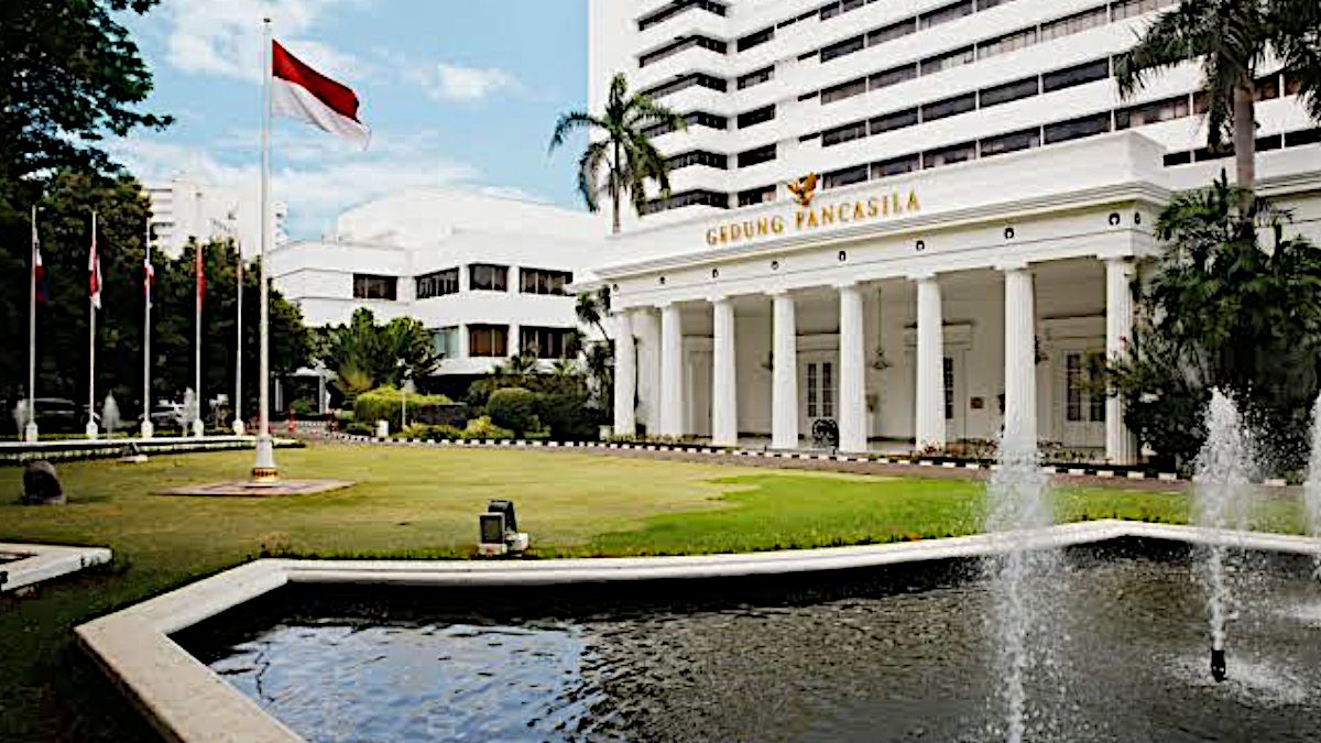 Perang AS-Iran Masih Memanas, Kemlu RI Kasih Imbauan Tegas Buat WNI