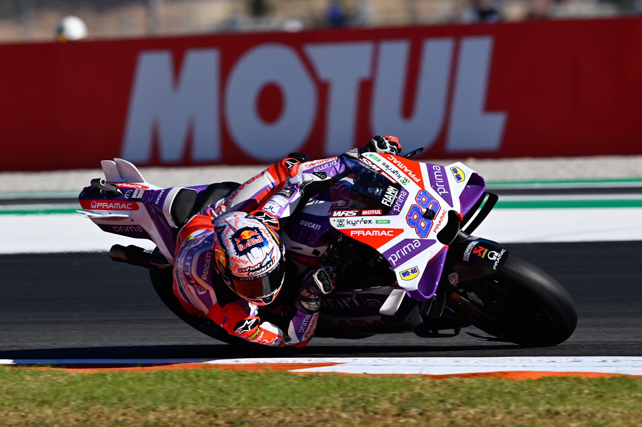 Sprint MotoGP Valencia: Martin Juara Dikawal Binder-Marquez, Pecco Bagnaia Geleng-geleng