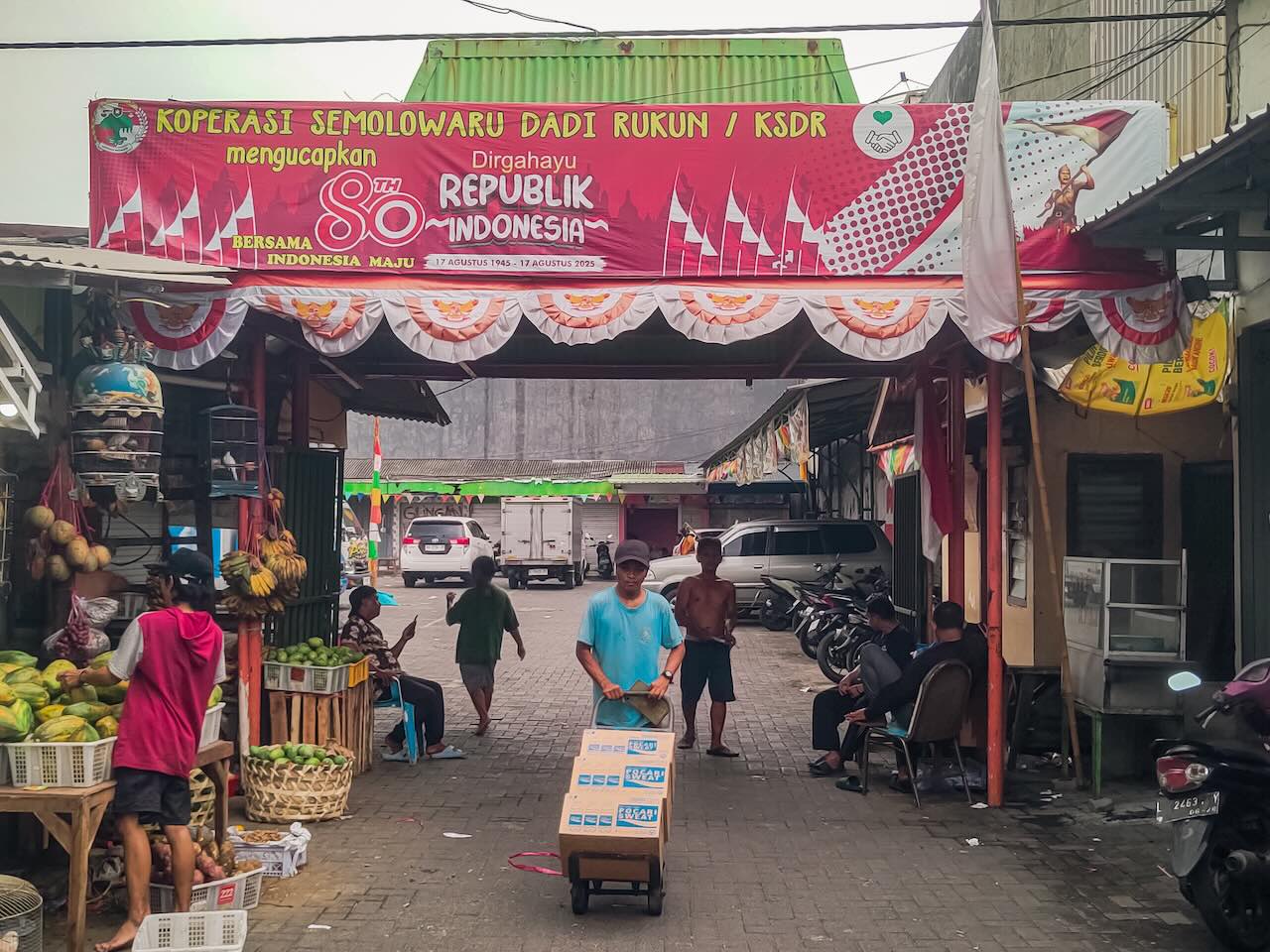 Koperasi Merah Putih Semolowaru Bantu Warga Dapat Sembako dengan Harga Miring