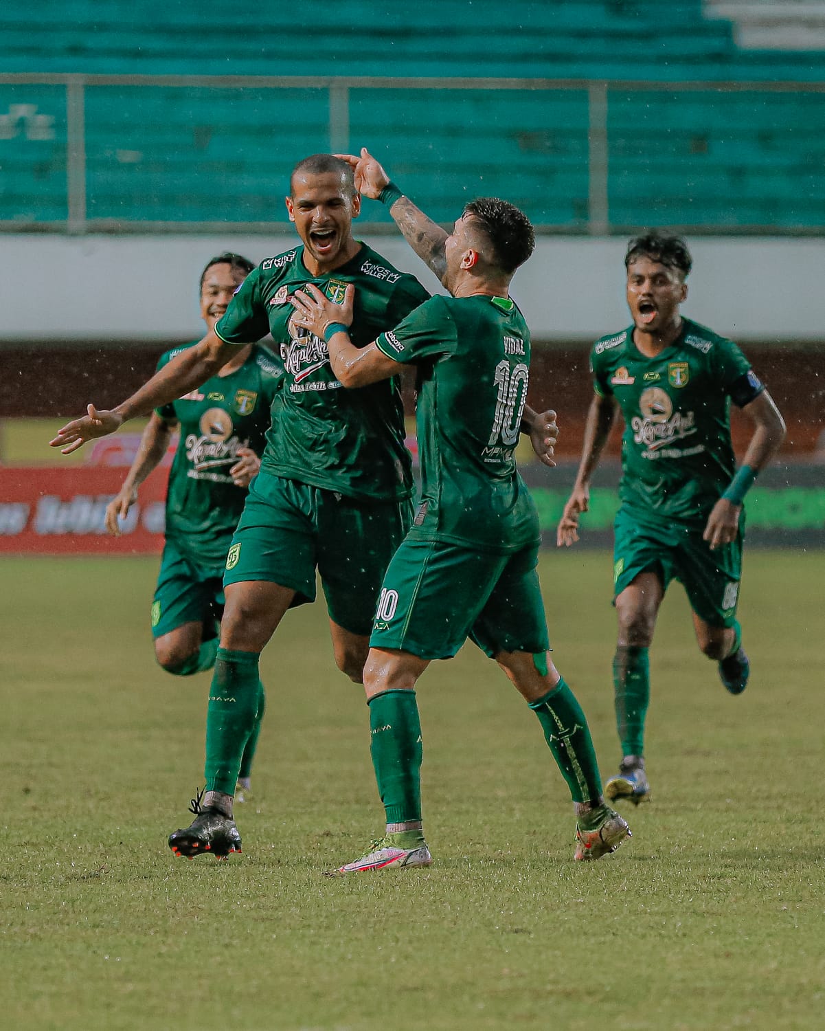 Breaking News! Persebaya Pulangkan Leo Lelis, The History Maker is Back!