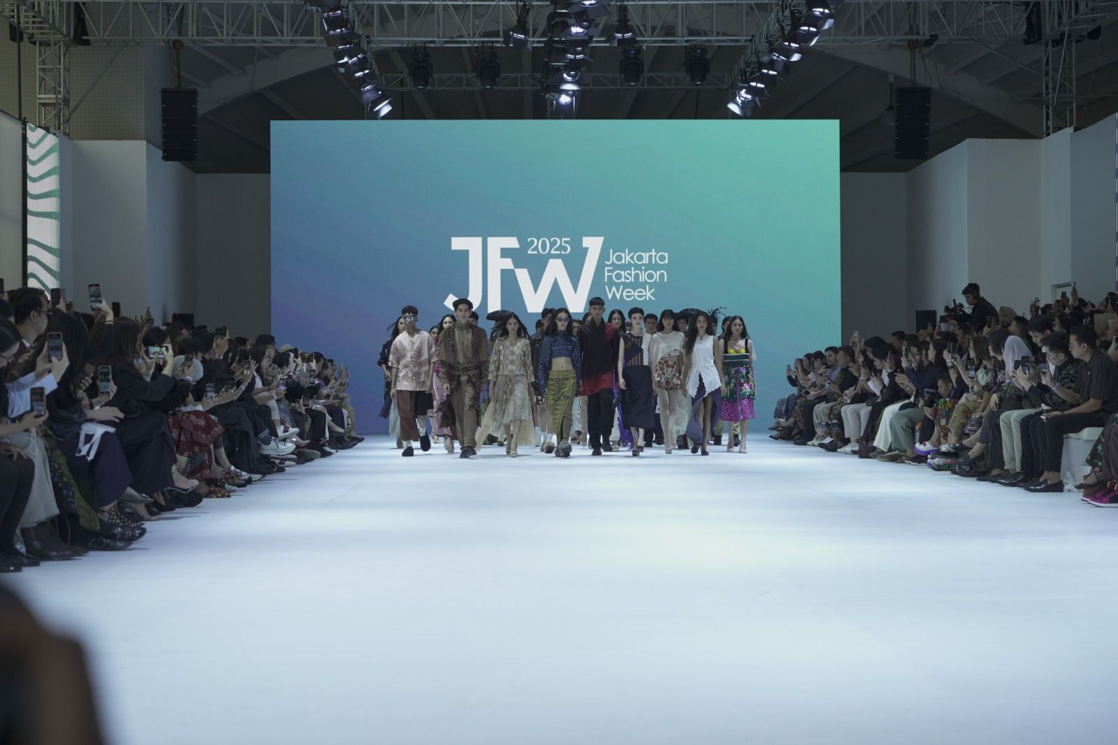 Desain Interior Mewah Hadir di JFW 2025, Dukung Karya Desainer Fashion dengan 2D Wall Panel