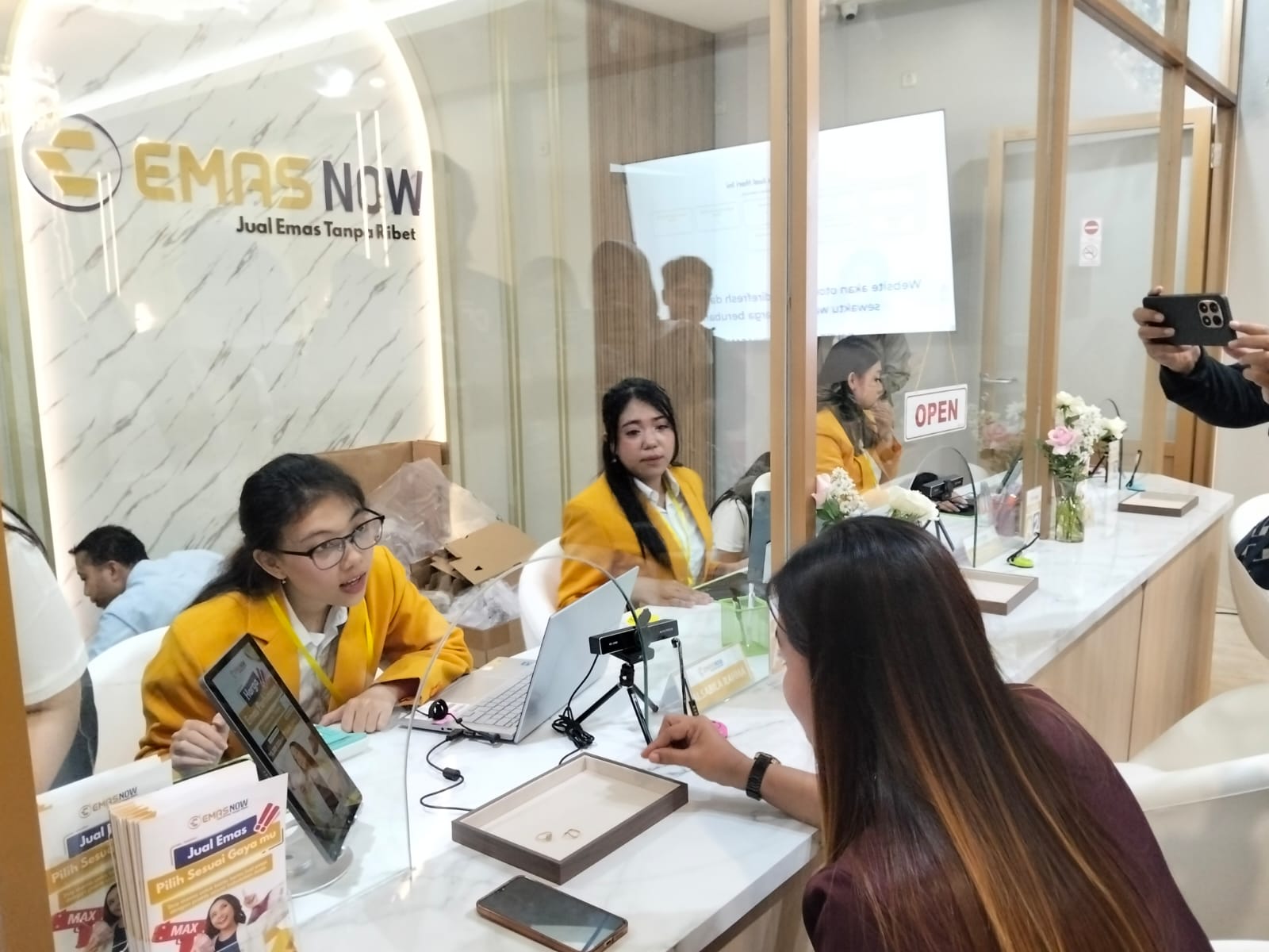 Sukses di Bali, Emas Now Buka Cabang di Surabaya 