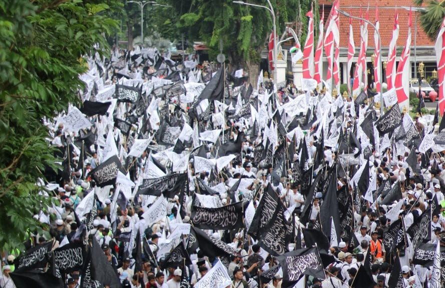 Puluhan Ribu Orang Ikut Aksi Bela Palestina di Surabaya