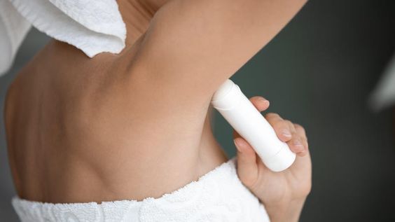 Deodorant vs Antiperspirant, Mana yang Lebih Efisien Menghilangkan Bau?