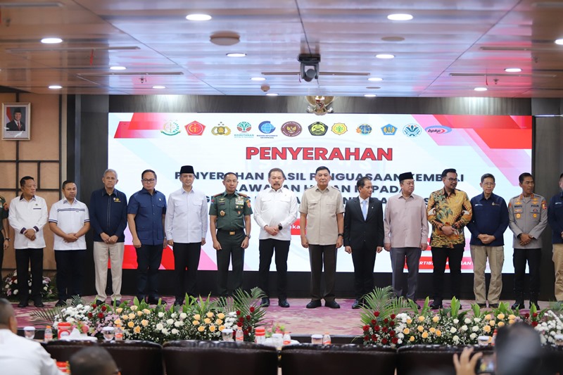 Satgas PKH Kejagung Serahkan Penguasaan Kembali Lahan 2 Juta Hektare