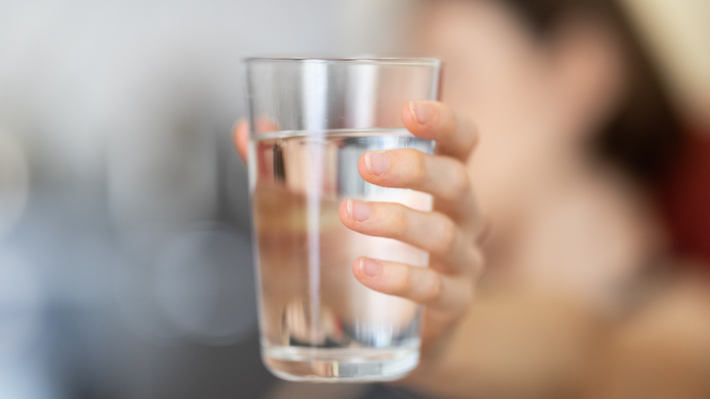 5 Manfaat Konsumsi Air Putih Hangat untuk Kesehatan Jantung, Bantu Lancarkan Sirkulasi Darah!