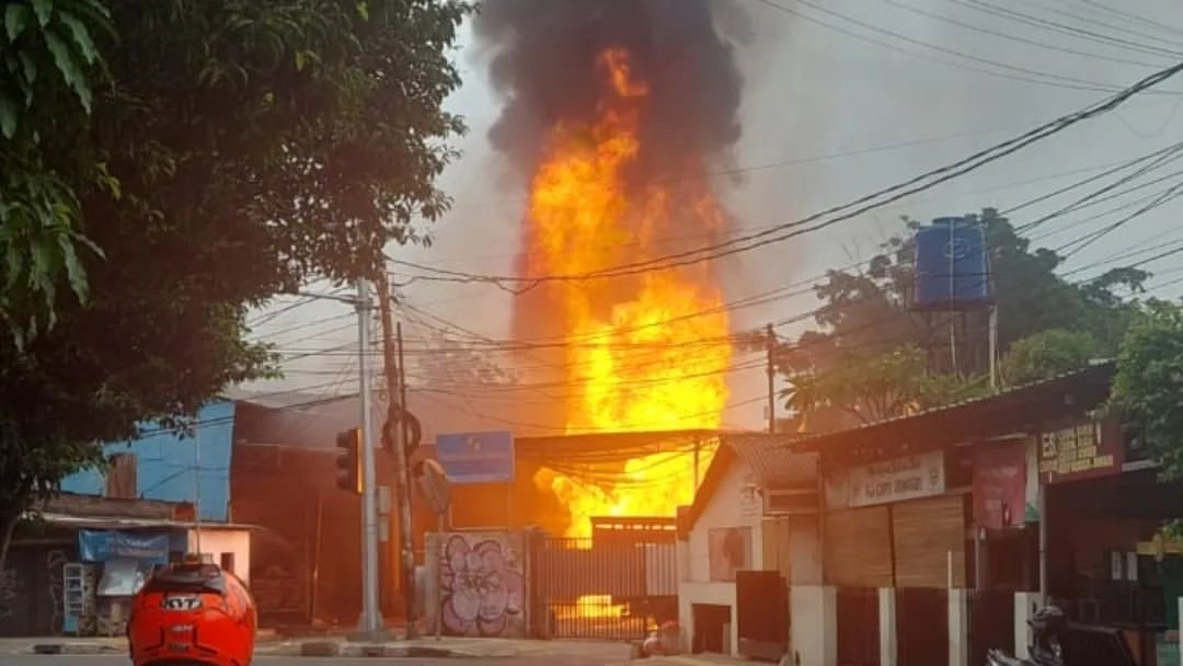 Ngerih! Gudang Gas Elpiji di Jakarta Timur Terbakar, Warga Sempat Mendengar Suara Ledakan