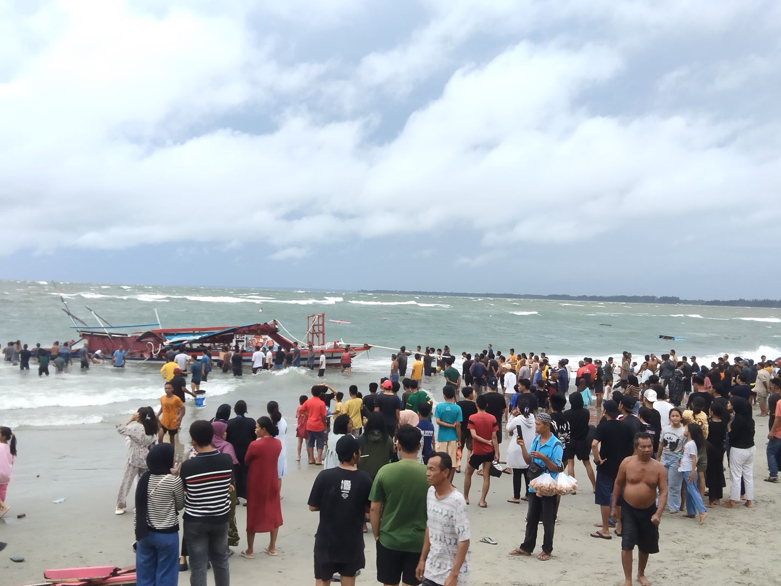 Kecelakaan Kapal Wisata di Bengkulu, 7 Wisatawan Tewas