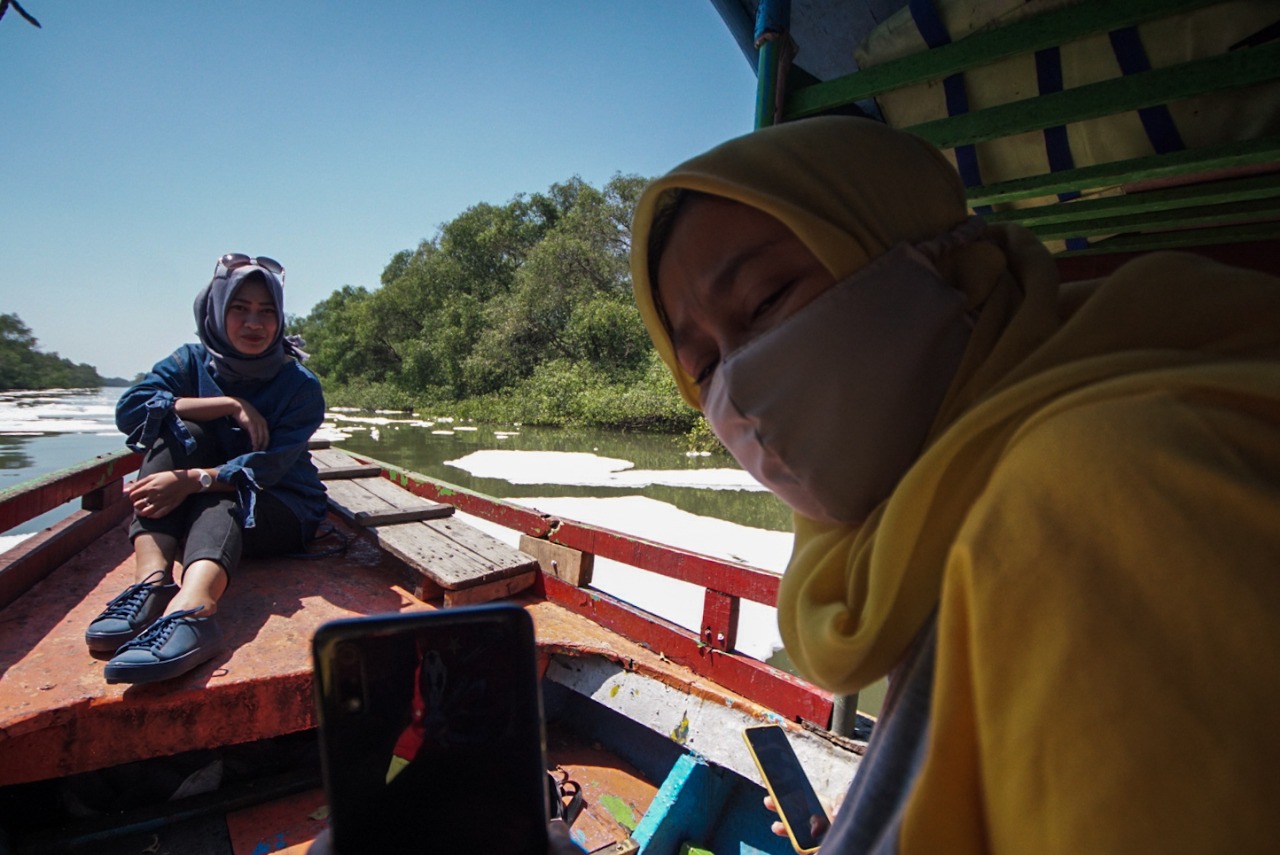 Susur Hutan Mangrove Surabaya, Asyik Naik Perahu Menuju Pulau