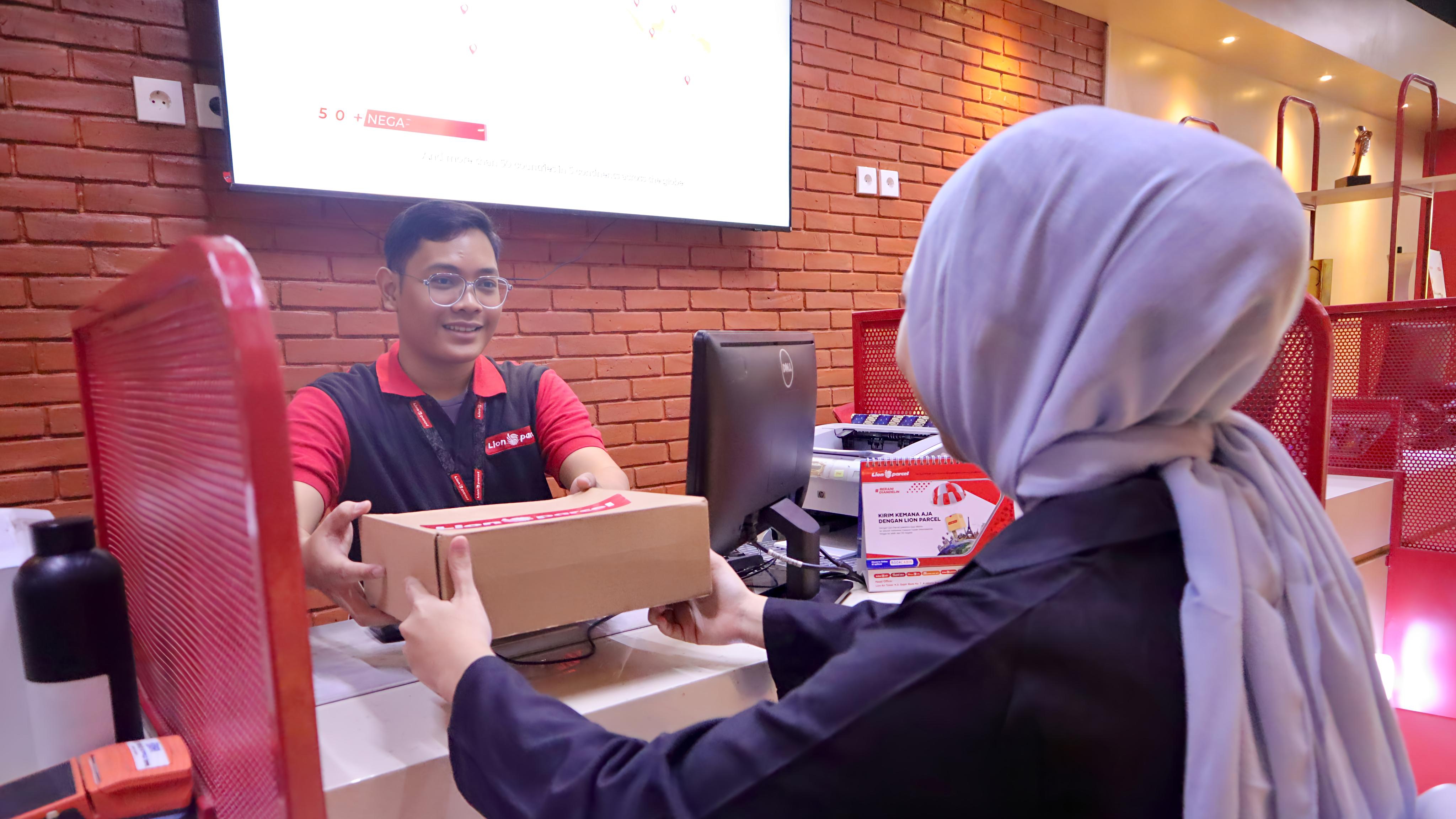 Lion Parcel Catat Pengiriman Sparepart Tertinggi dari Surabaya