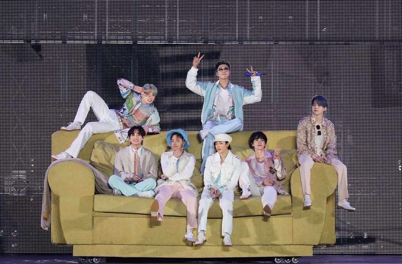 Intip Daftar Lagu Album Live BTS Permission To Dance On Stage, Fire Punya Aransemen Trap
