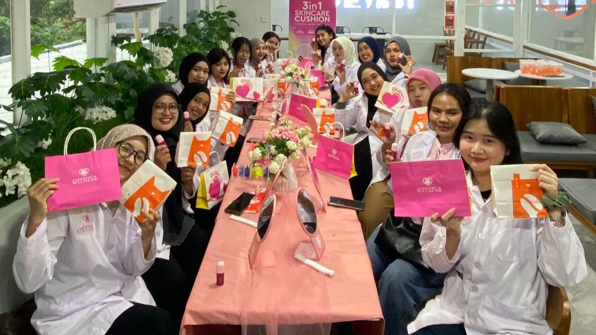 Workshop Racik Lip Tint dan Buat Keychain Ajak Anak Muda Ngabuburit Kreatif
