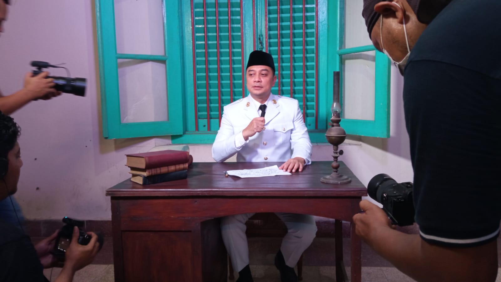 Nderedek dan Merinding, Ketika Wali Kota Surabaya Perankan Sosok Soekarno   