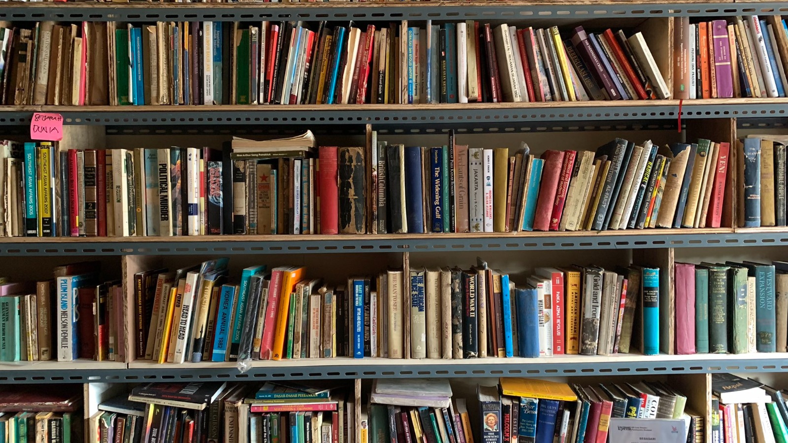6 Cara Merawat Buku Lama di Rumah agar Selalu Awet