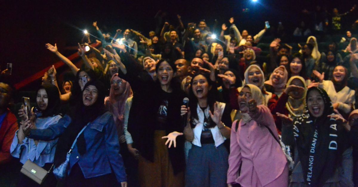 Dinda Kanya Dewi dan Zulfa Maharani Sapa Penonton Lewat Acara Nobar Film Dasim di Royal Plaza Surabaya