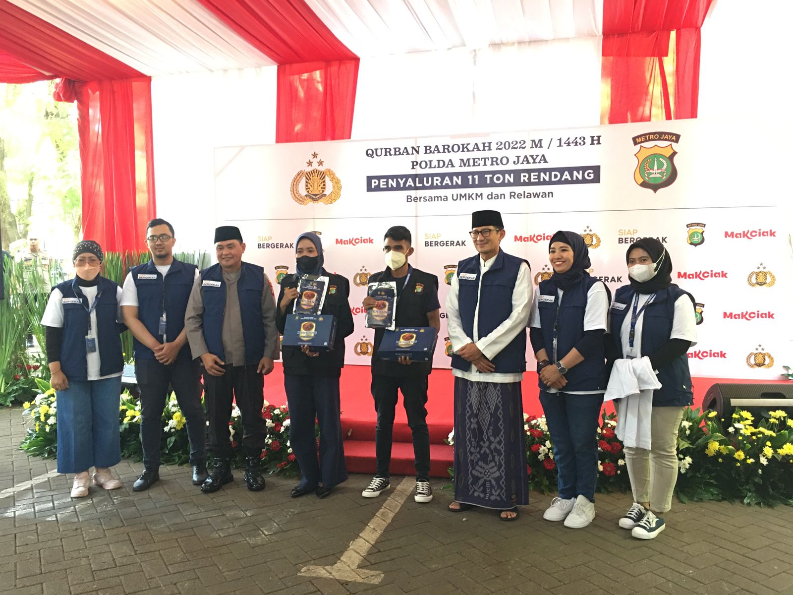Program Qurban Barokah Sukses, Polda Metro Jaya Salurkan 11 Ton Paket Daging Rendang ke Masyarakat