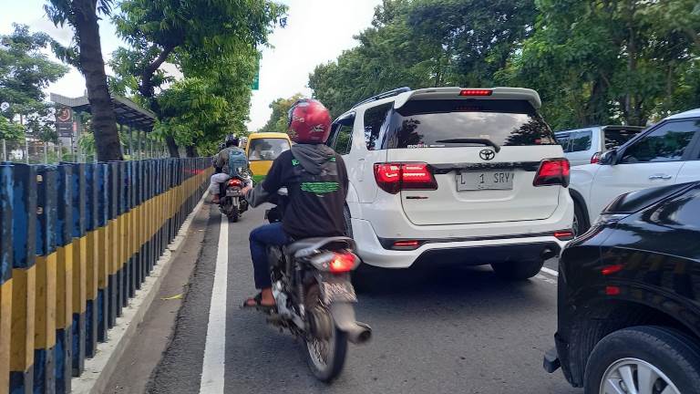 Aturan Belum Resmi, Dasar Pelat Nopol Masih Hitam