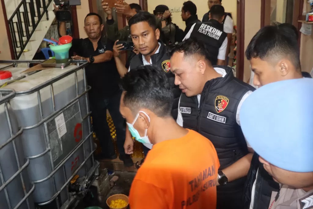 Ratusan Botol Siap Edar: Polres Pasuruan Amankan Pelaku Pengemasan Ulang Minyak Tidak Izin Edar