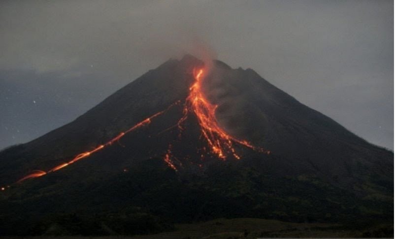 Dalam Sepekan, Terjadi 119 Kali Serpihan Lava Pijar dari Puncak Gunung Merapi