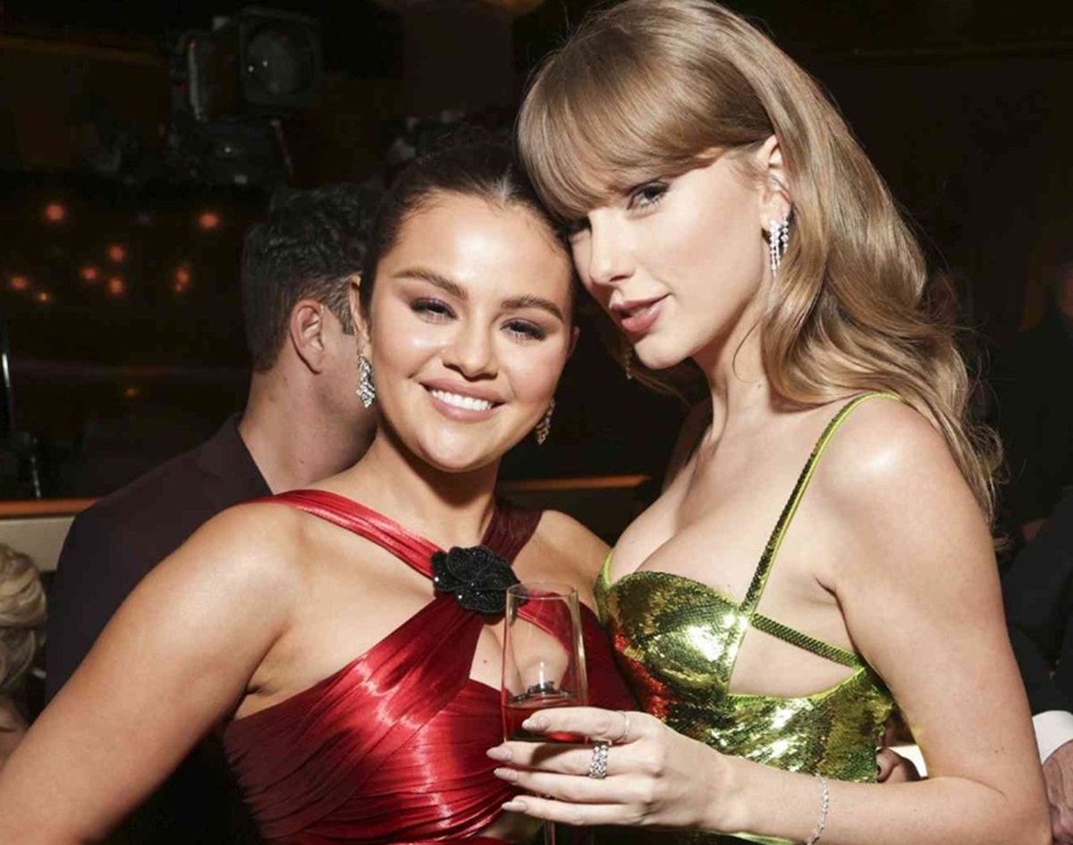 Selena Bisik-Bisik dengan Taylor Swift di Golden Globes, Bukan Gibahin Kylie!