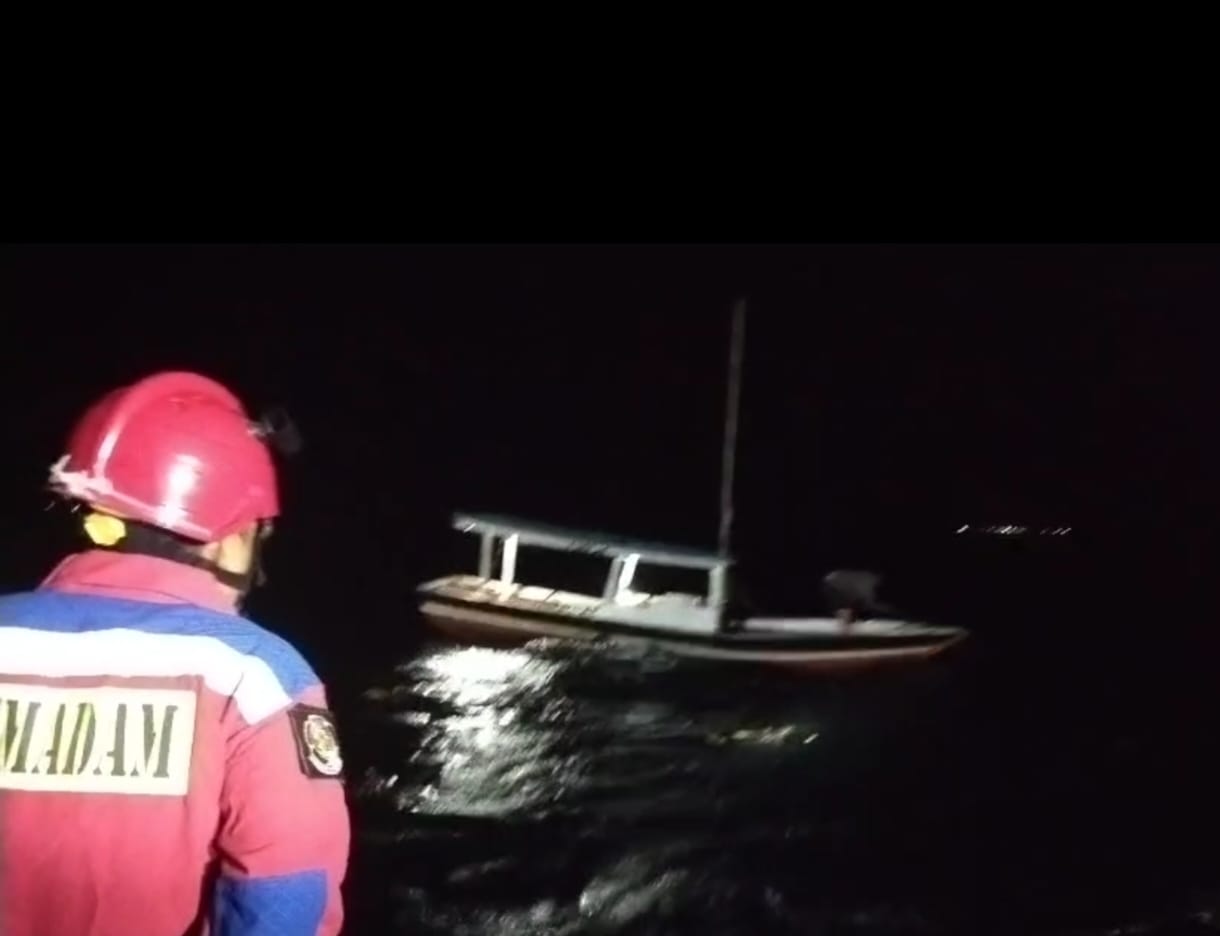 Nelayan Diselamatkan Damkar Setelah Terombang-Ambing Semalaman di Kepulauan Seribu