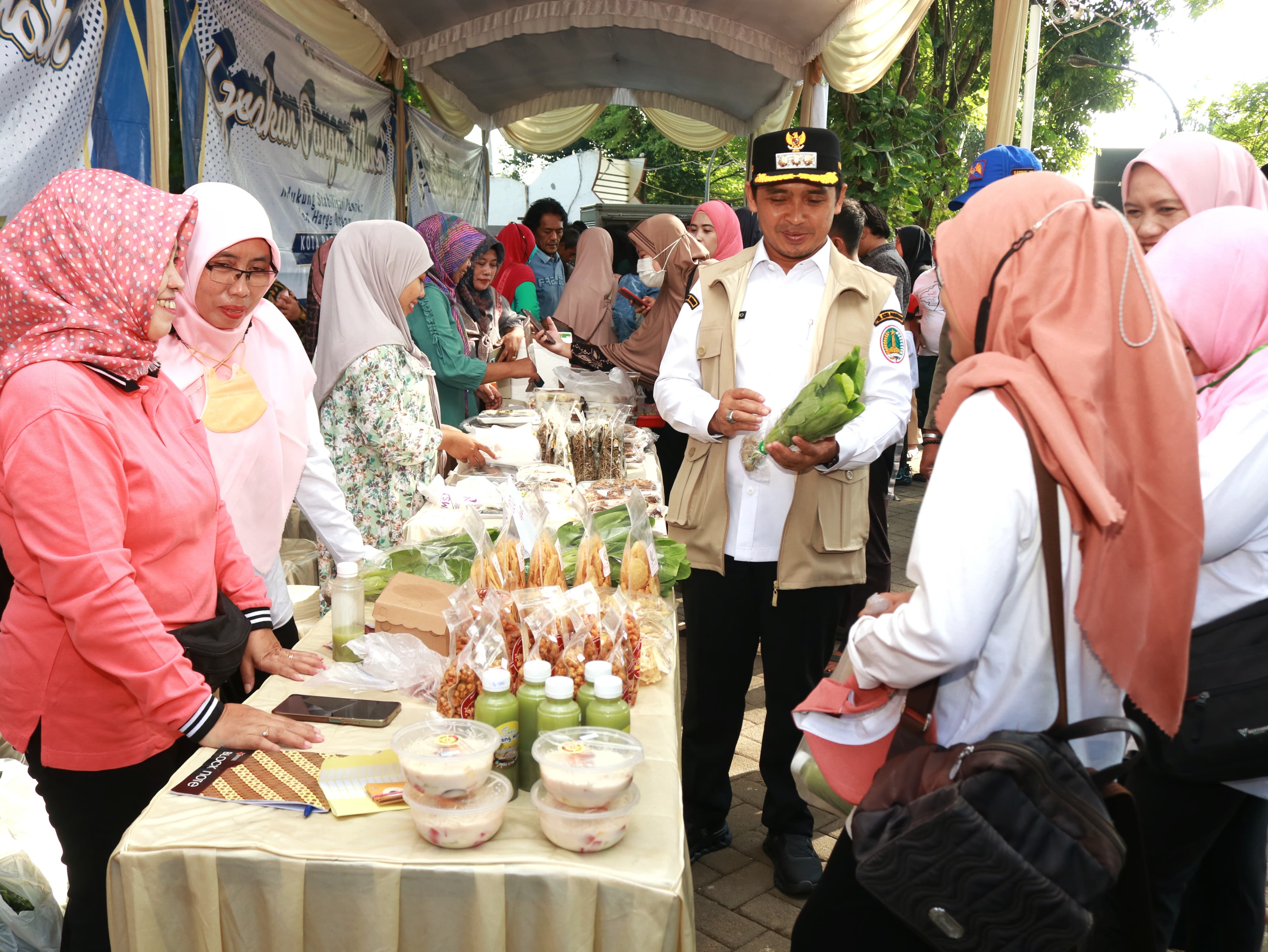 Operasi Pasar Pemkot Pasuruan di Sekargadung Diserbu Warga