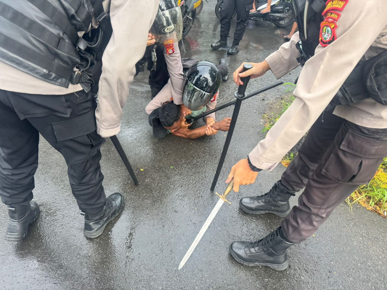 Preman Acungkan Sajam ke Polisi di Cengkareng Ternyata Sempat Berhentikan Busway