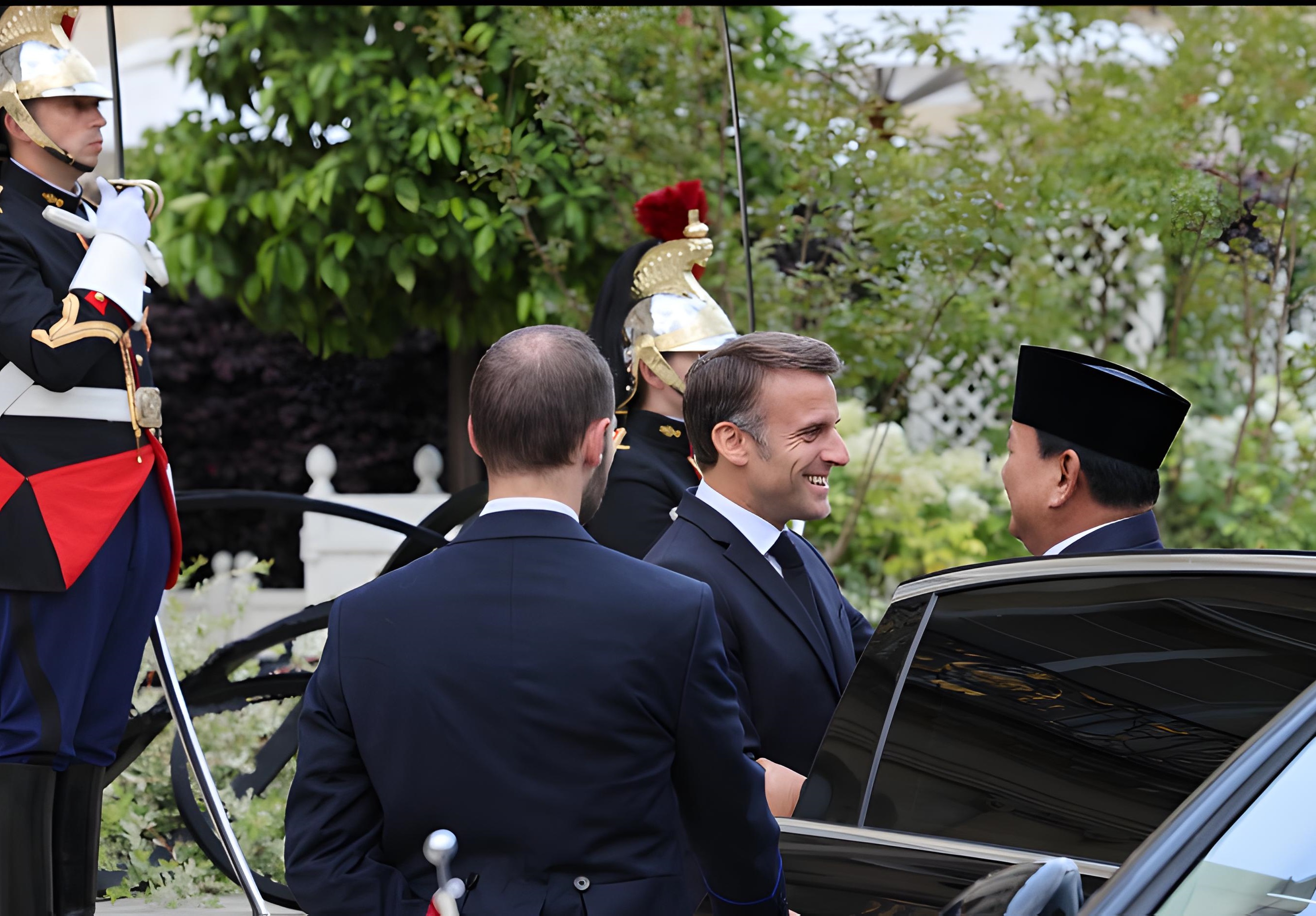 Prabowo Kunjungan Ke Prancis:  Disambut Presiden Macron di Istana Elysee Paris