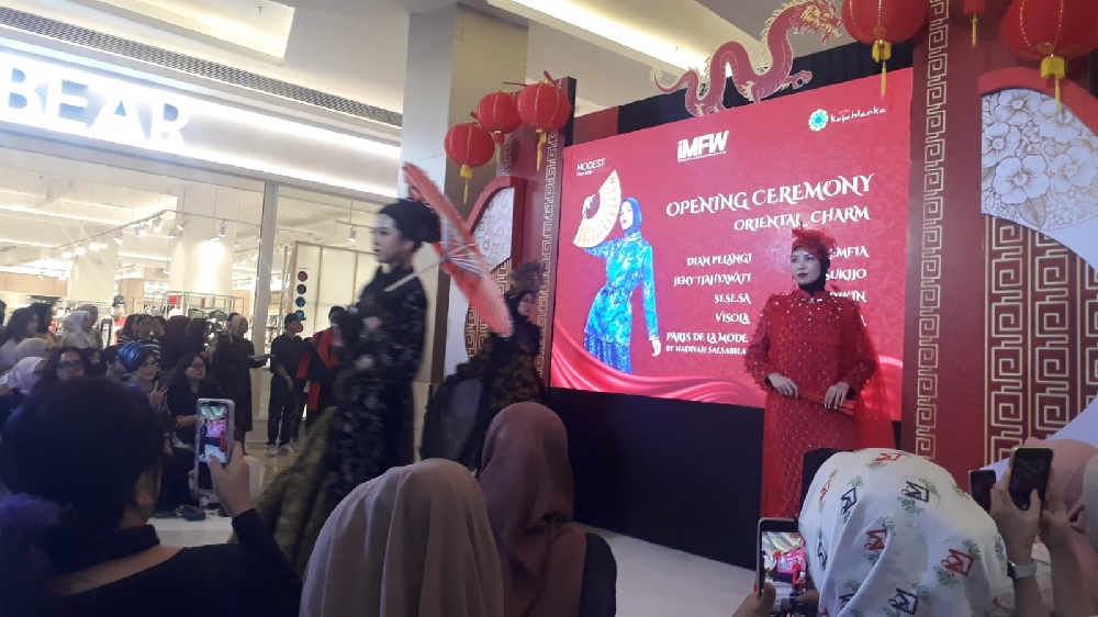 Wastra Hingga Oriental Look Jadi Highlight di Indonesia Modest Fashion Weekend 2024, Karya 30 Desainer Top