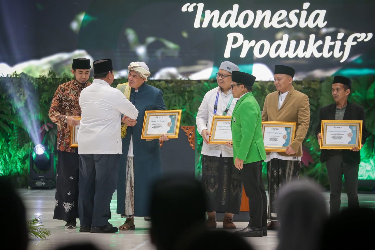 Puncak Harlah ke-27 PKB, Prabowo Anugerahi 5 Pesantren Salafiyah yang Siap Hadapi Era 4.0