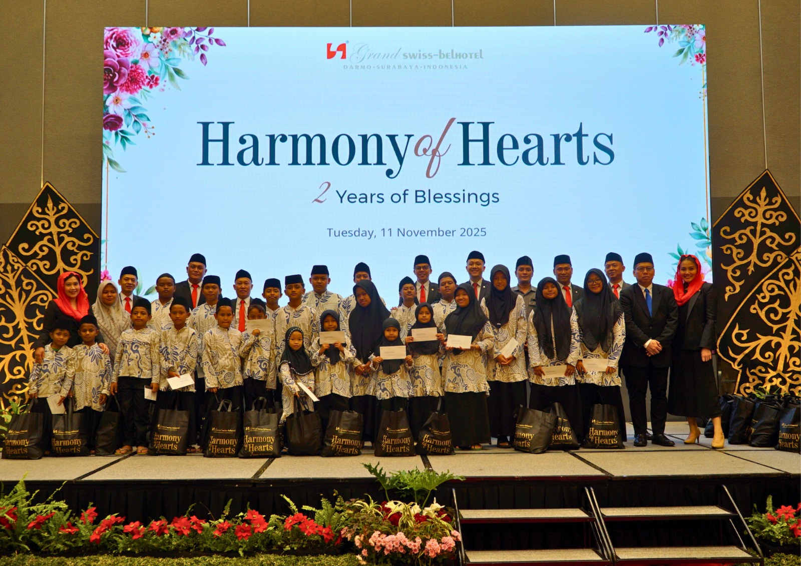 Rayakan Dua Tahun Perjalanan, Grand Swiss-Belhotel Darmo Surabaya Berbagi dengan Anak Yatim dan Warga Sekitar